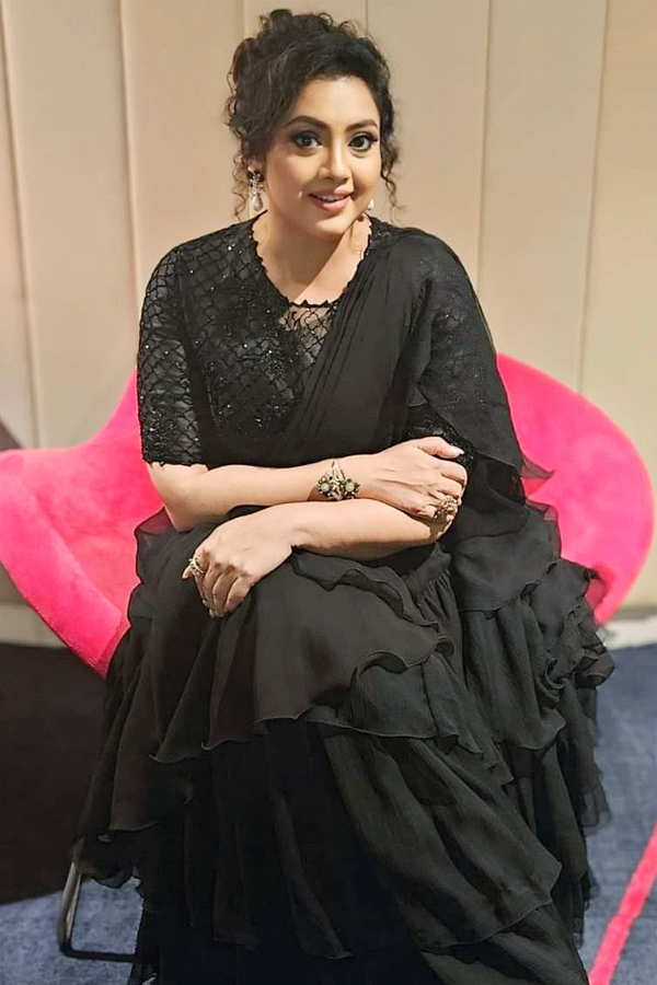 Beautiful Meena at The Red Carpet Of IIFA Awards 2024 Photos2