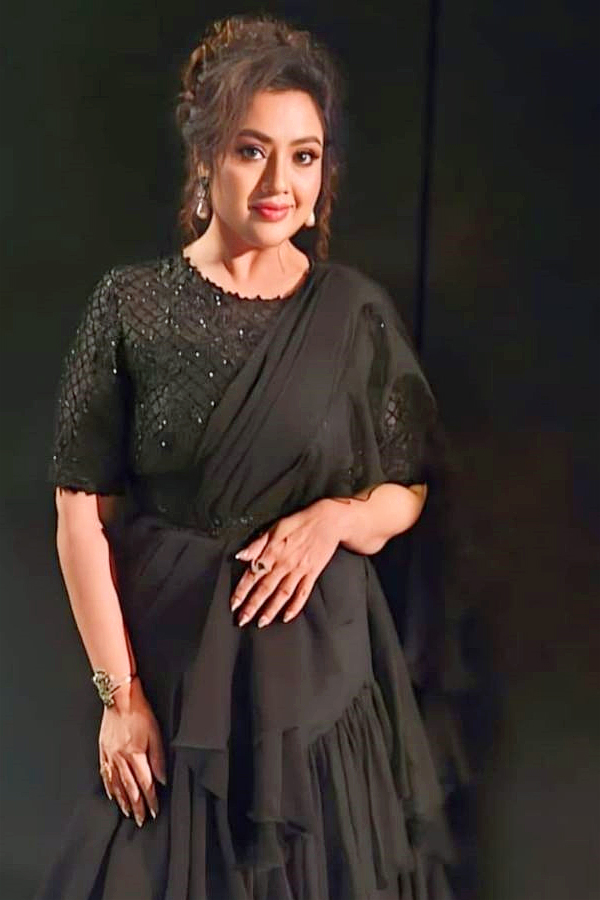 Beautiful Meena at The Red Carpet Of IIFA Awards 2024 Photos5
