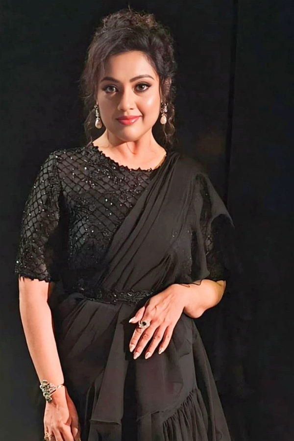 Beautiful Meena at The Red Carpet Of IIFA Awards 2024 Photos7