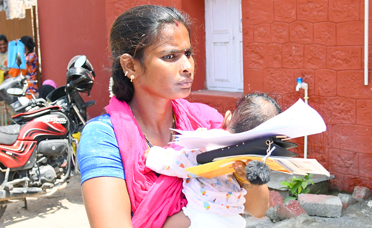 Second Day Flood Victims Crowd At collectorate Vijayawada Photos10