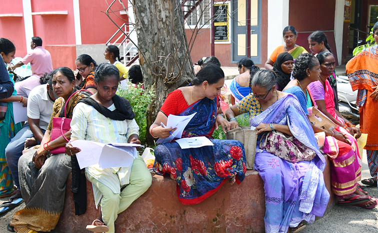 Second Day Flood Victims Crowd At collectorate Vijayawada Photos14