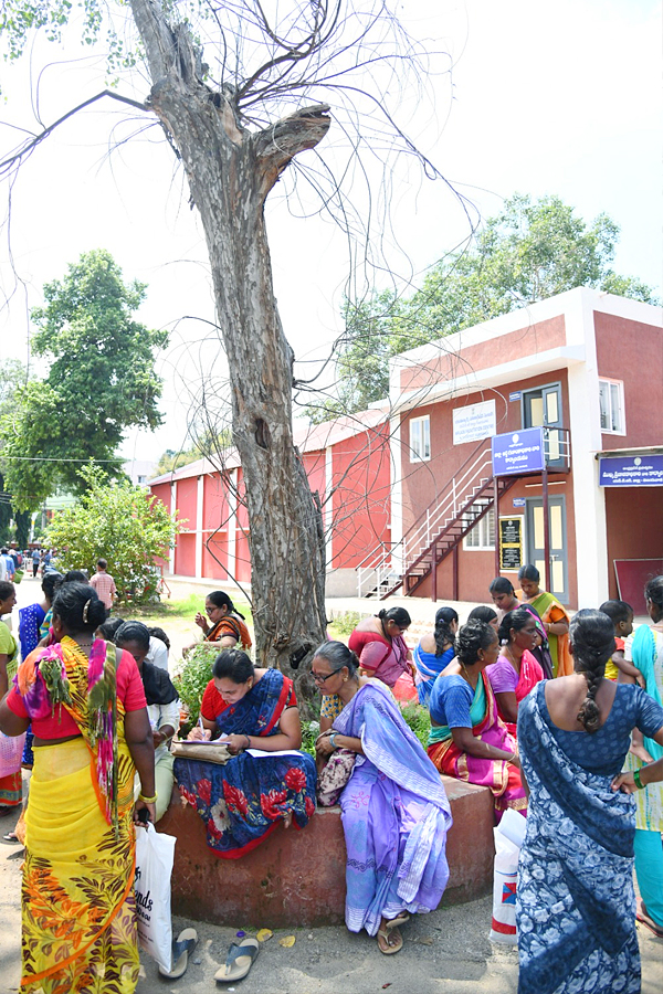 Second Day Flood Victims Crowd At collectorate Vijayawada Photos15
