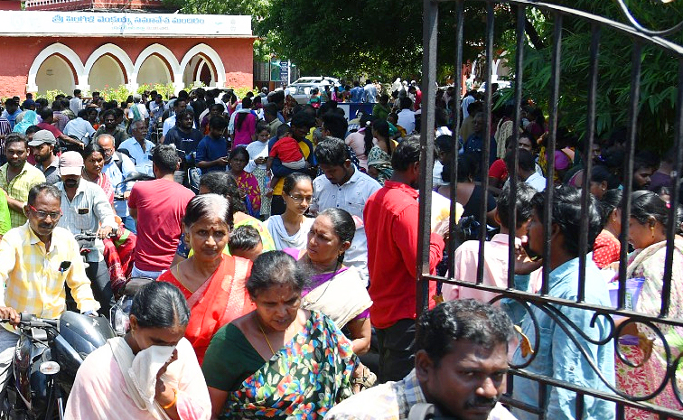 Second Day Flood Victims Crowd At collectorate Vijayawada Photos2