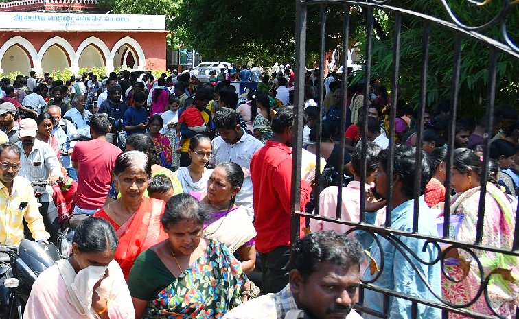 Second Day Flood Victims Crowd At collectorate Vijayawada Photos3