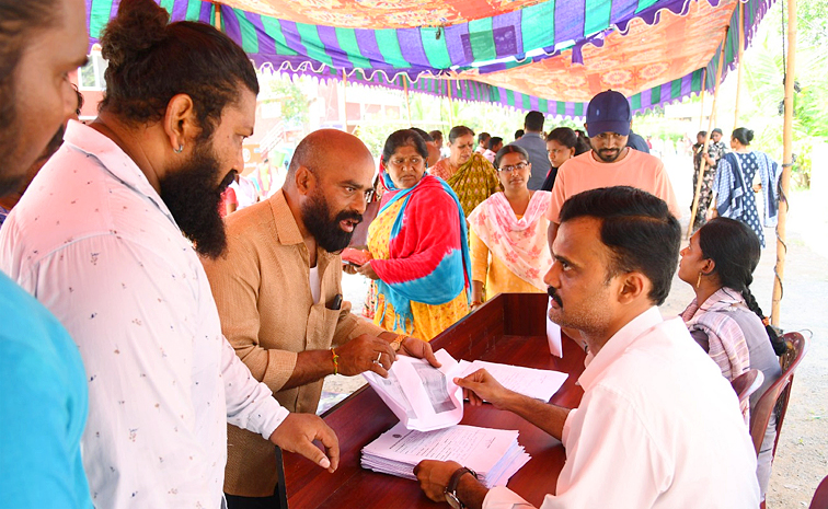 Second Day Flood Victims Crowd At collectorate Vijayawada Photos6