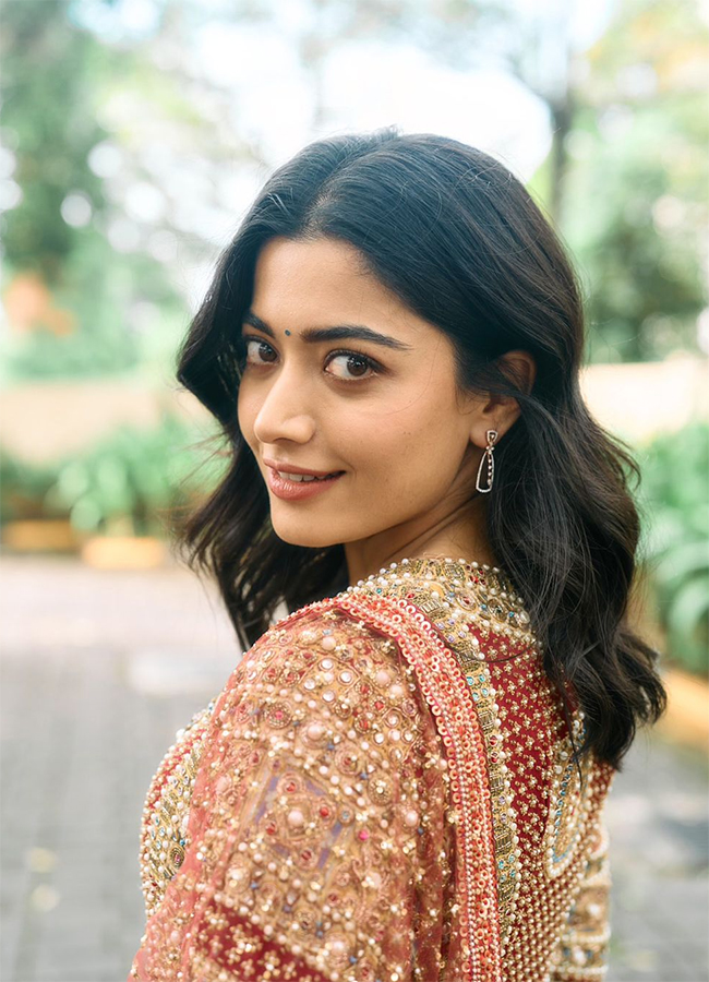Dussehra 2024: Festive Vibes Were Immaculate With Rashmika Mandanna Ethnic Wear2