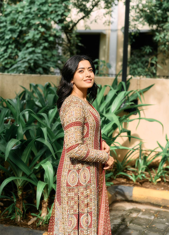 Dussehra 2024: Festive Vibes Were Immaculate With Rashmika Mandanna Ethnic Wear5