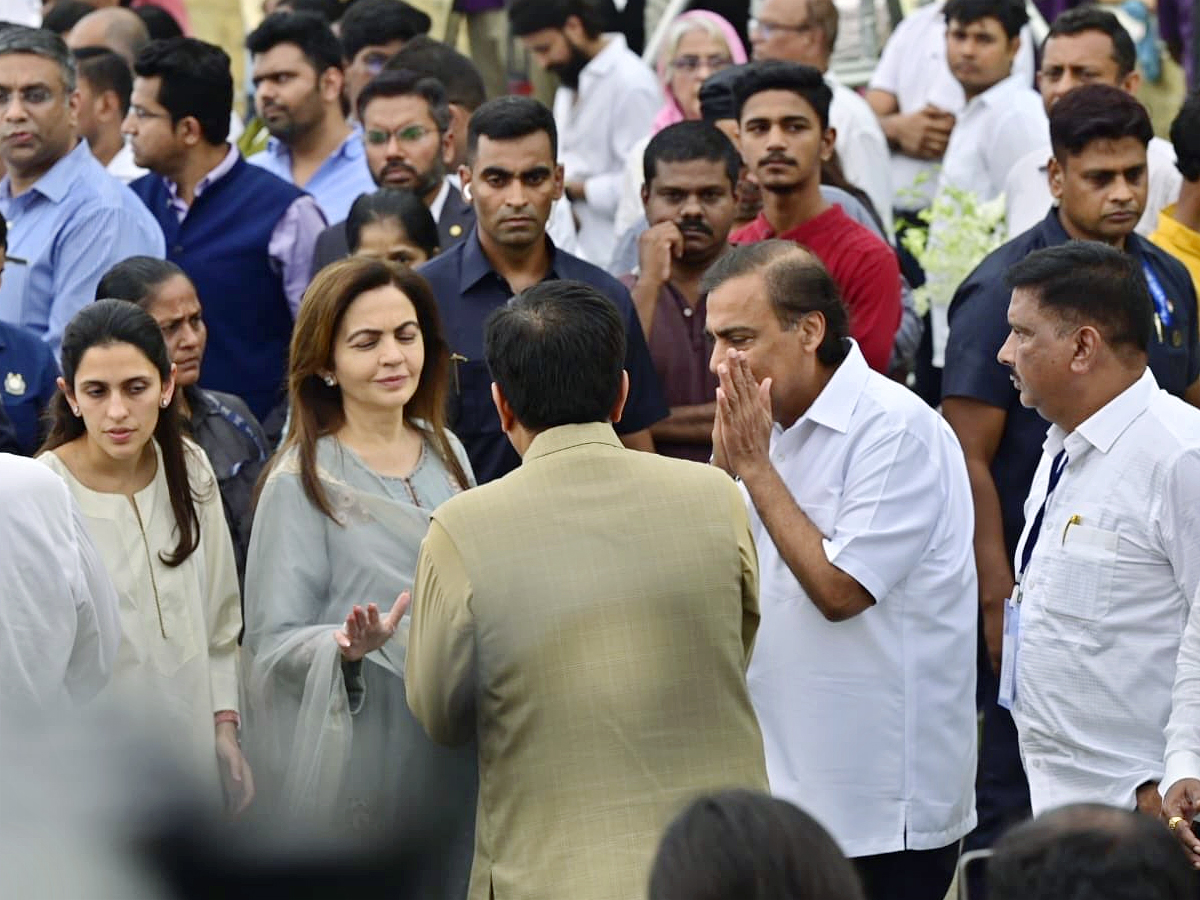 Ratan Tata's Final Journey: Officials Tribute At NCPA Lawns, Mumbai Photos2