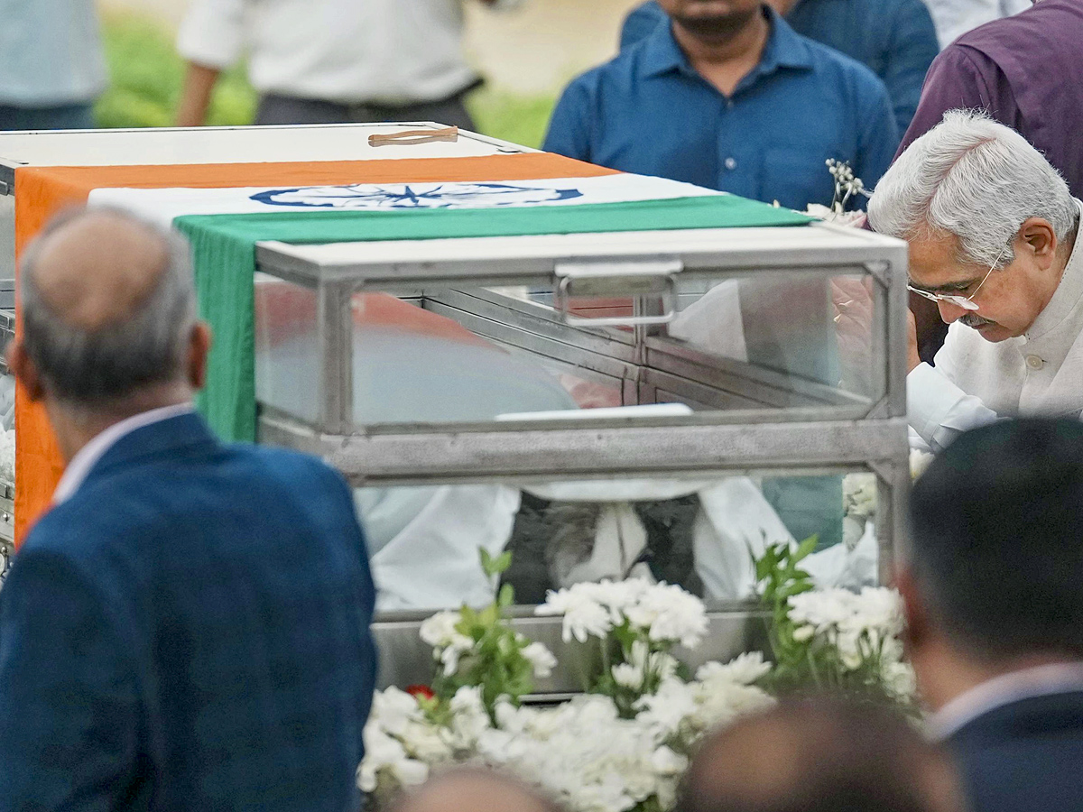 Ratan Tata's Final Journey: Officials Tribute At NCPA Lawns, Mumbai Photos14