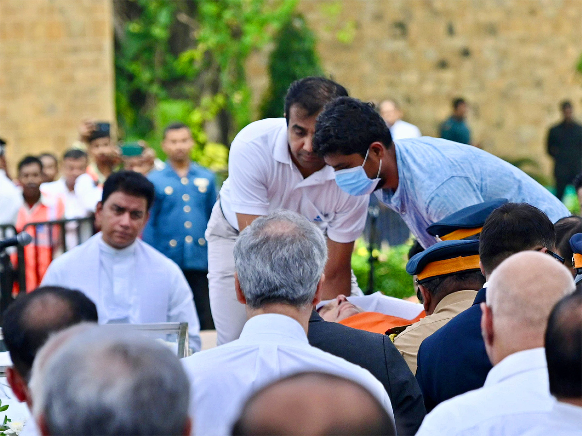 Ratan Tata's Final Journey: Officials Tribute At NCPA Lawns, Mumbai Photos4