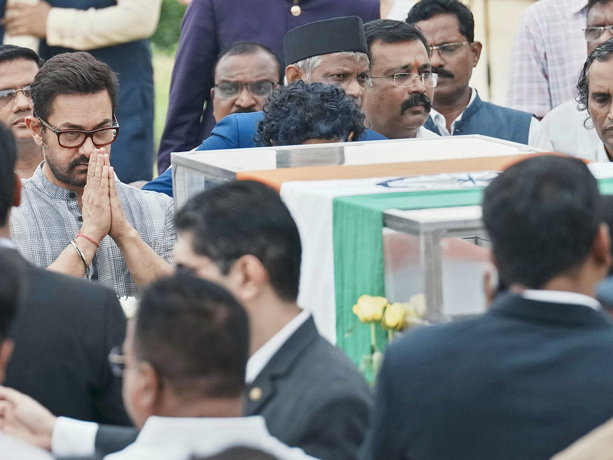 Ratan Tata's Final Journey: Officials Tribute At NCPA Lawns, Mumbai Photos21