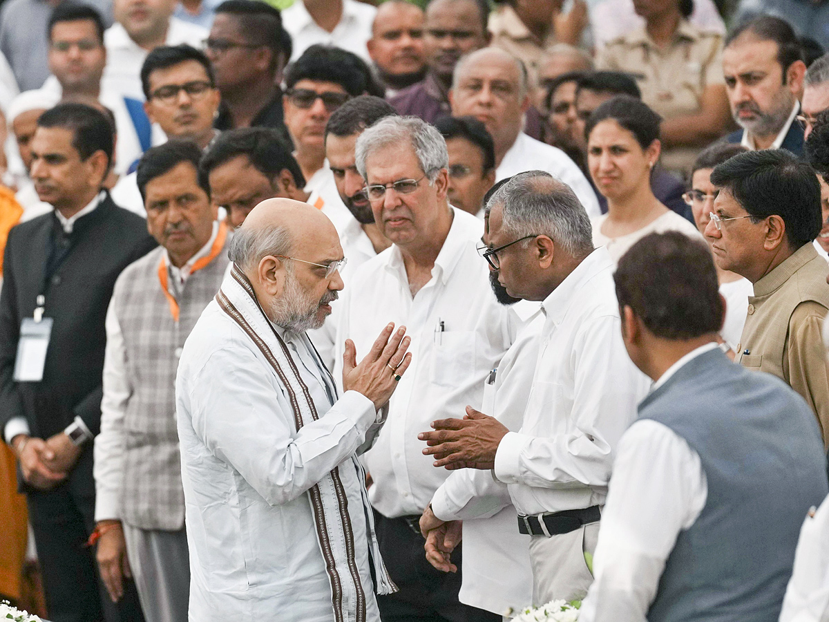 Ratan Tata's Final Journey: Officials Tribute At NCPA Lawns, Mumbai Photos22