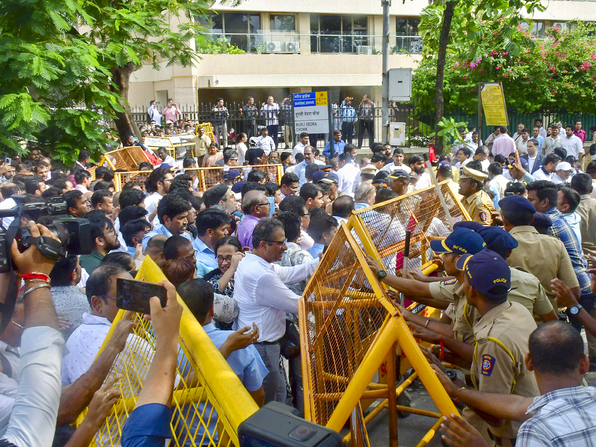 Ratan Tata's Last Rites With State Honours, Thousands Gather To Pay Tributes Photos2