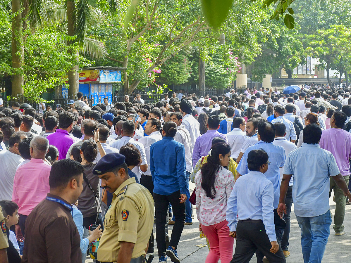 Ratan Tata's Last Rites With State Honours, Thousands Gather To Pay Tributes Photos11