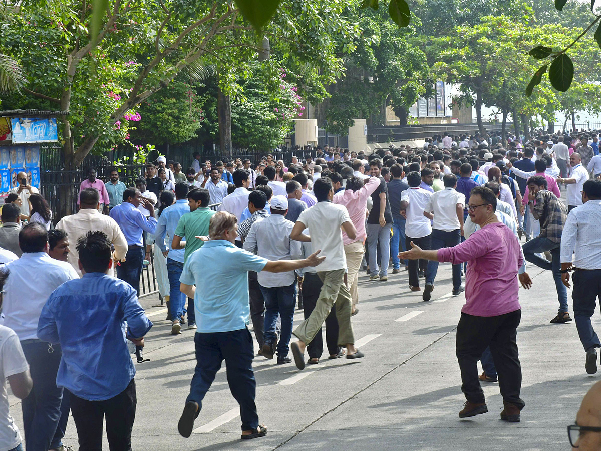 Ratan Tata's Last Rites With State Honours, Thousands Gather To Pay Tributes Photos3