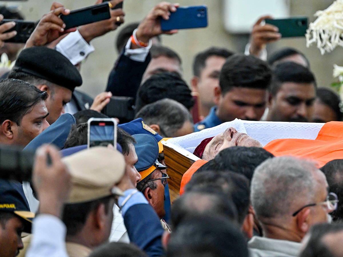 Ratan Tata's Last Rites With State Honours, Thousands Gather To Pay Tributes Photos23