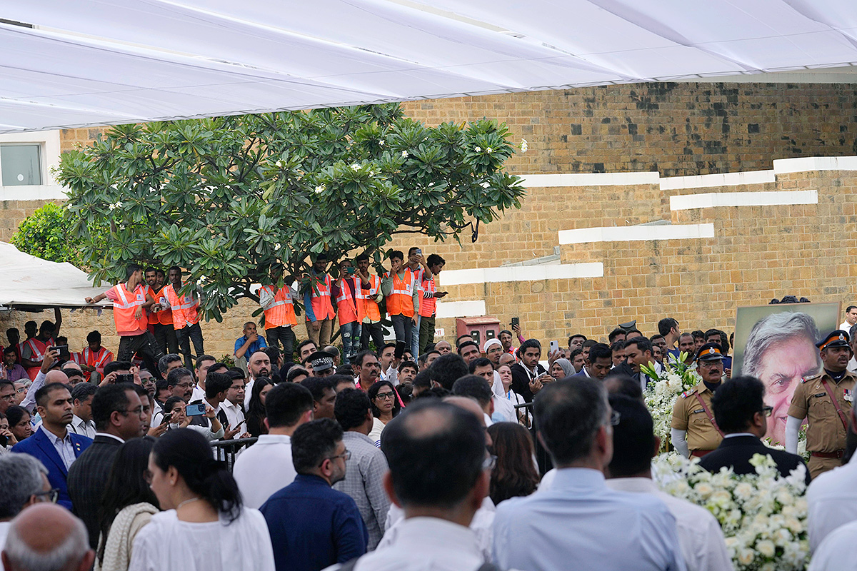 Tata Group Chairman Ratan Tata being taken to NCPA lawns for public viewing10