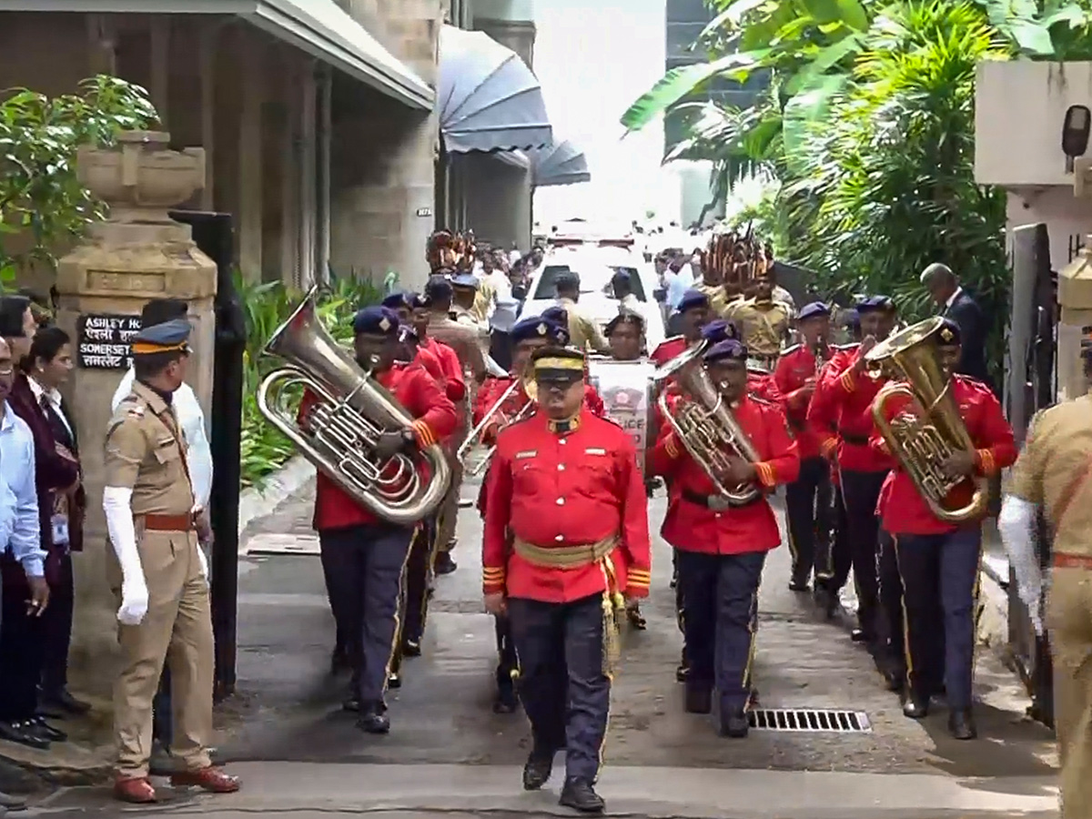 Tata Group Chairman Ratan Tata being taken to NCPA lawns for public viewing15