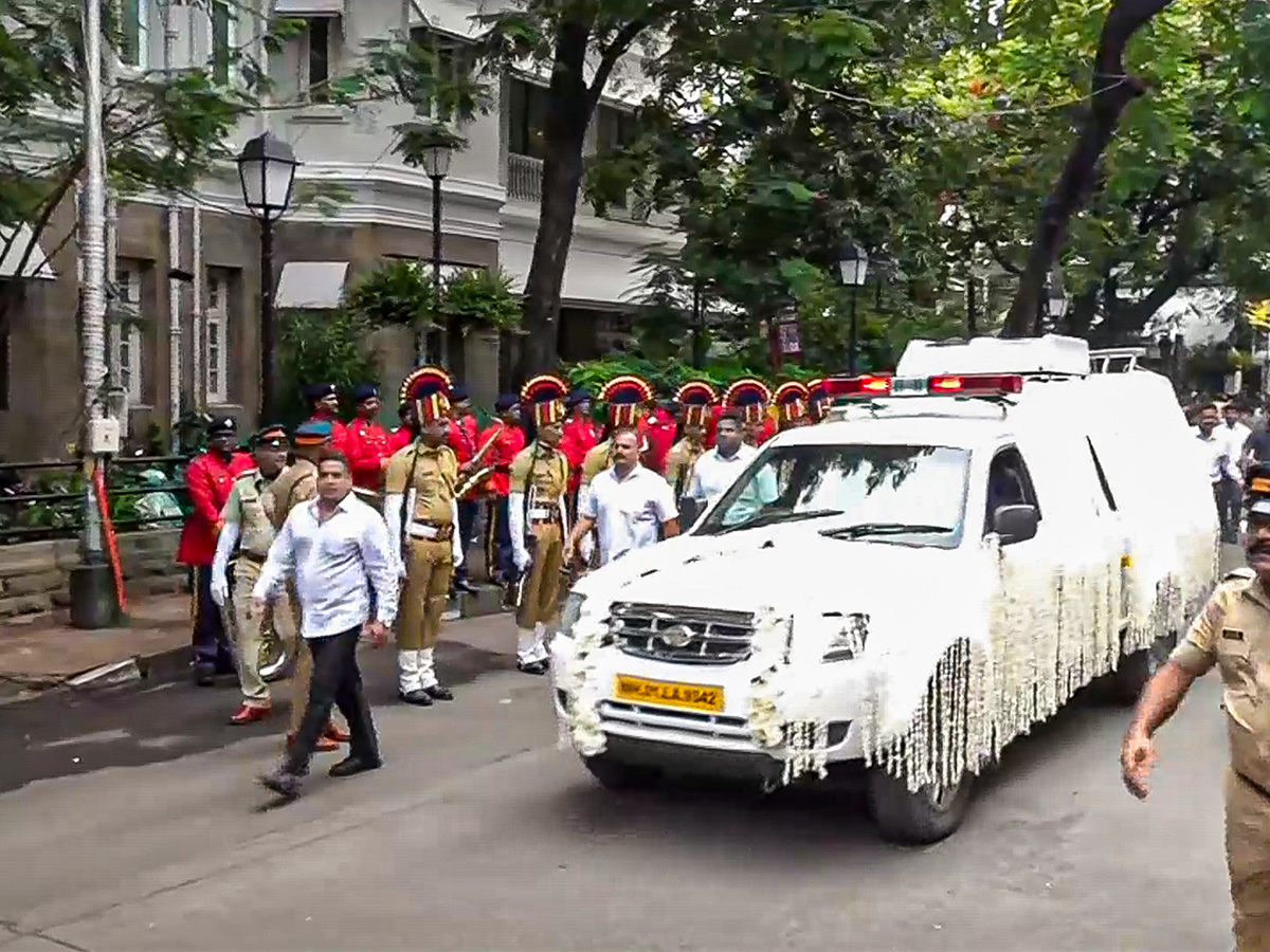 Tata Group Chairman Ratan Tata being taken to NCPA lawns for public viewing6