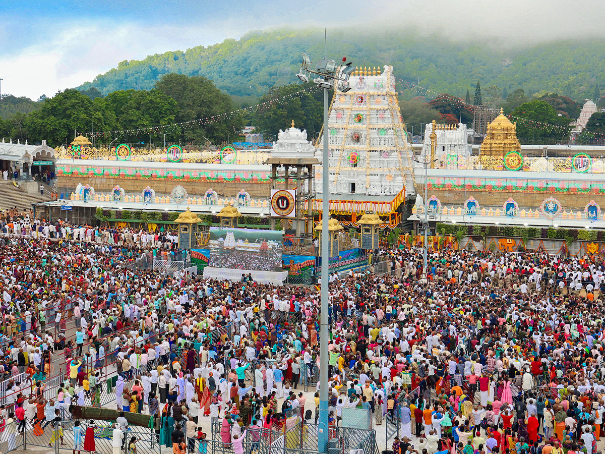 Sri Venkateswara Swamy Rathotsavam at Tirumala Temple Photos2