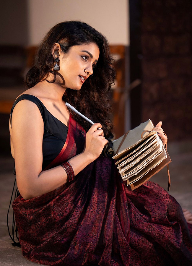 Actress Roopa Koduvayur HD Photos6