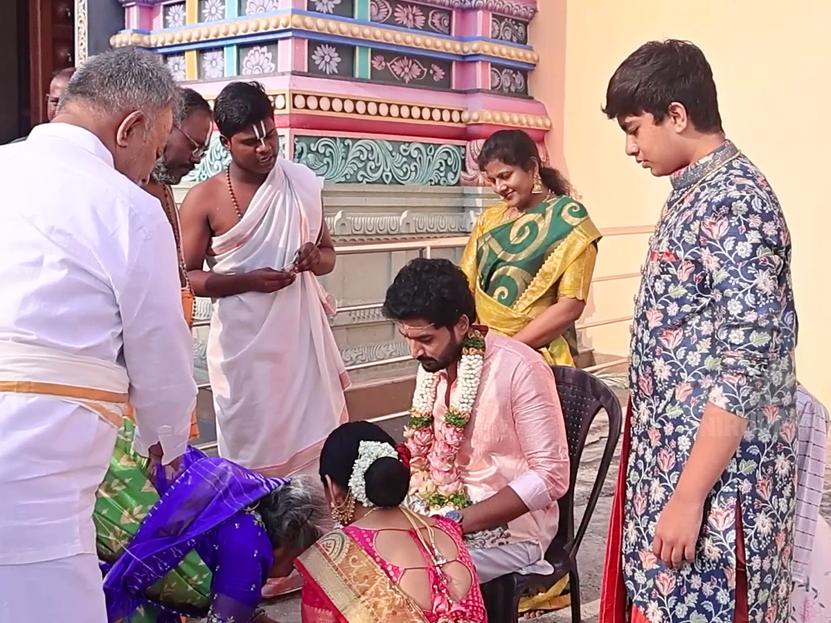Nirupam Paritala Manjula got married again on their 15th wedding anniversary17