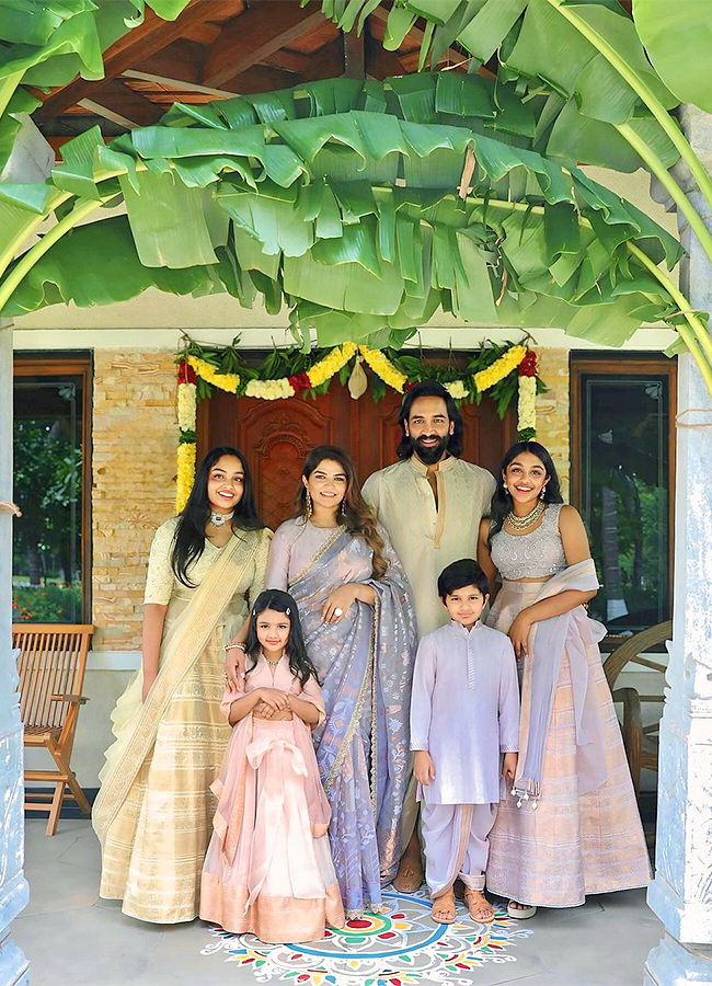 Vishnu Manchu celebrates Dussehra with his family photos2