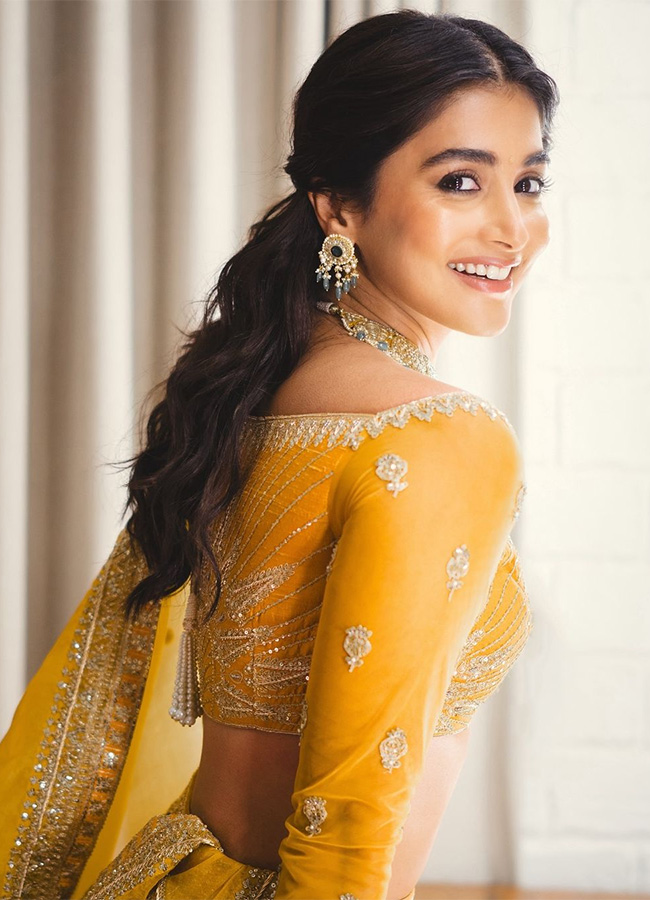 actress pooja hegde birthday special photos18