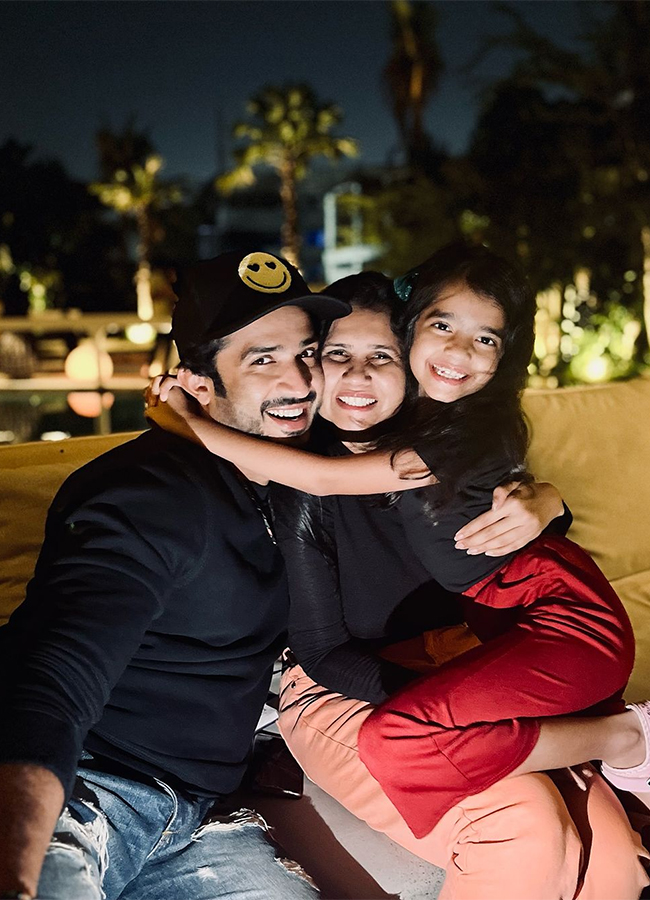 Anchor Ravi Shares Family Photos On His Anniversary10