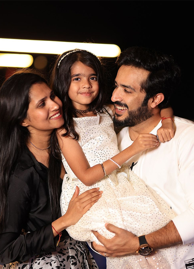Anchor Ravi Shares Family Photos On His Anniversary5