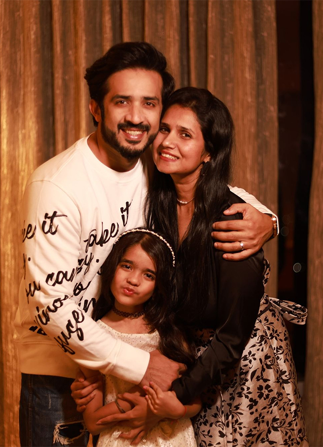Anchor Ravi Shares Family Photos On His Anniversary6