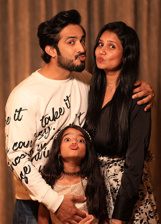 Anchor Ravi Shares Family Photos On His Anniversary8
