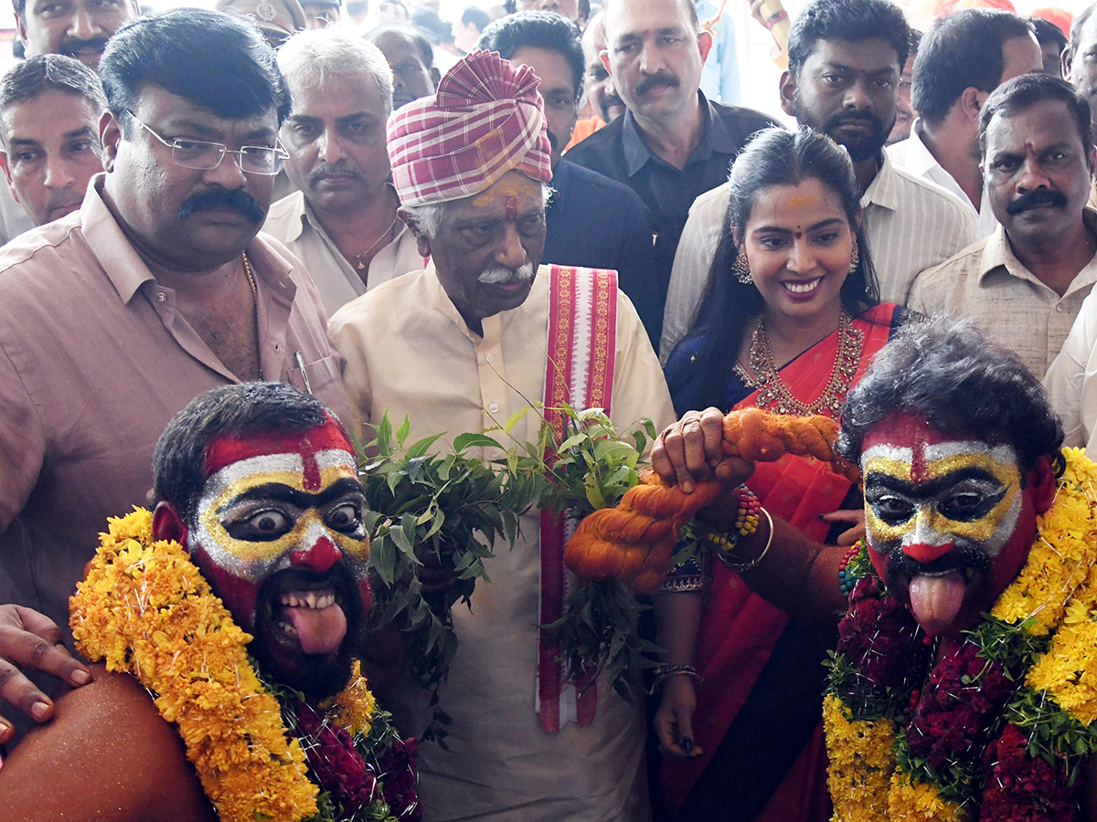 దసరా స్పెషల్‌ : హైదరాబాద్‌లో ‘అలయ్‌ బలయ్‌’ సందడి (ఫొటోలు) | CM Revanth ...