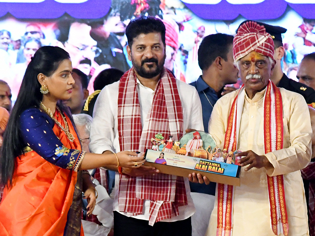 దసరా స్పెషల్‌ : హైదరాబాద్‌లో ‘అలయ్‌ బలయ్‌’ సందడి (ఫొటోలు) | CM Revanth ...