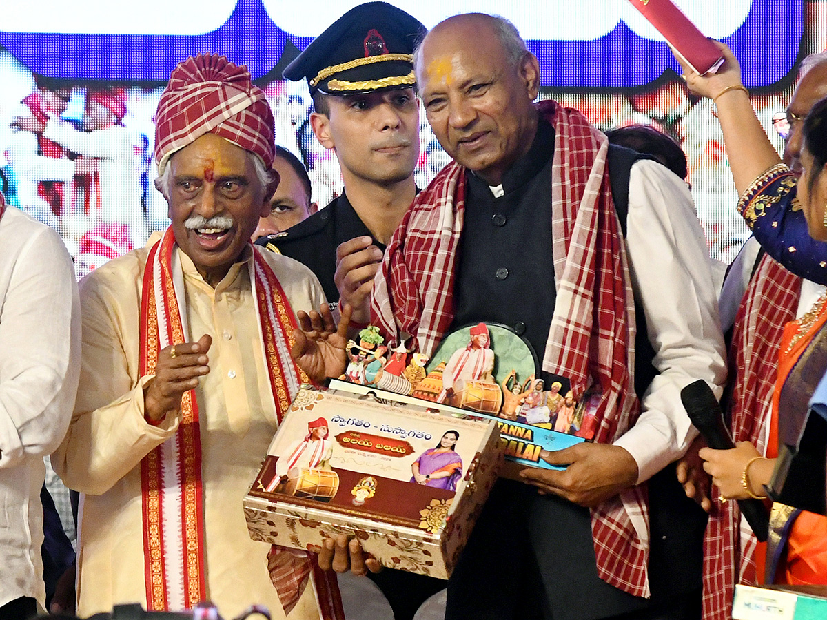 దసరా స్పెషల్‌ : హైదరాబాద్‌లో ‘అలయ్‌ బలయ్‌’ సందడి (ఫొటోలు) | CM Revanth ...