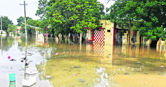 ముంచెత్తిన ముసురు1