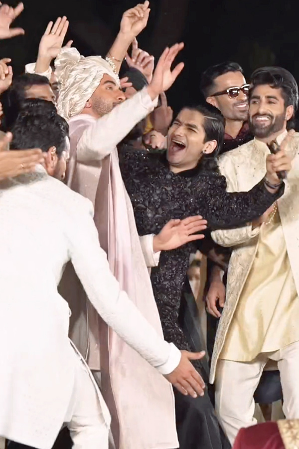 Ranbir Kapoor Turns Groom For The Second Time in delhi fashion show Photos12