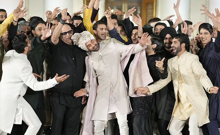 Ranbir Kapoor Turns Groom For The Second Time in delhi fashion show Photos3