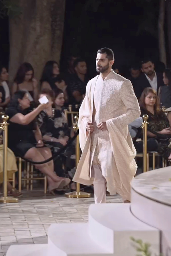 Ranbir Kapoor Turns Groom For The Second Time in delhi fashion show Photos9