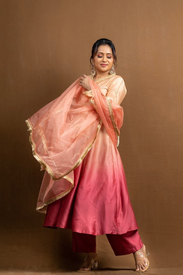 Anchor Suma Kanakala Grace In Traditional Outfit Photos Viral6