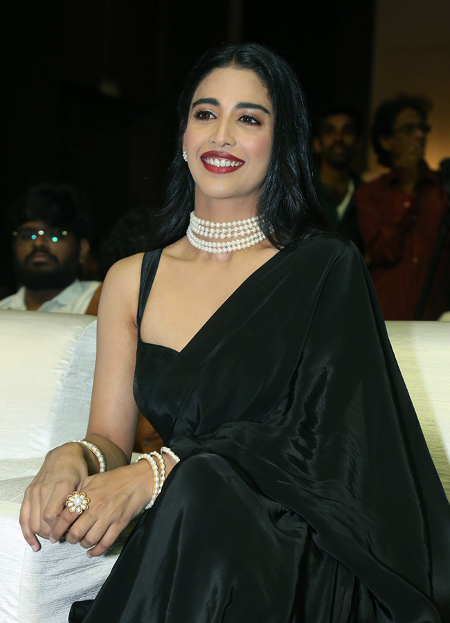 Actress Daksha Nagarkar Hot HD Images13