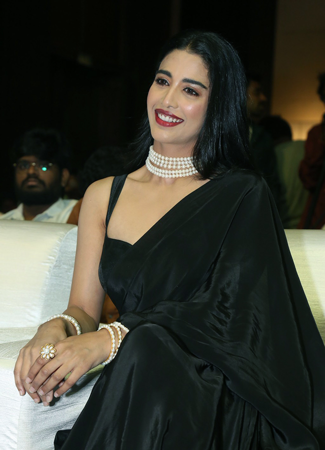 Actress Daksha Nagarkar Hot HD Images15
