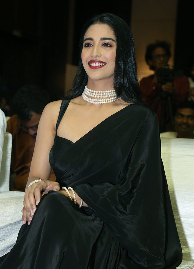 Actress Daksha Nagarkar Hot HD Images18