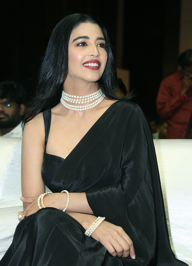 Actress Daksha Nagarkar Hot HD Images6