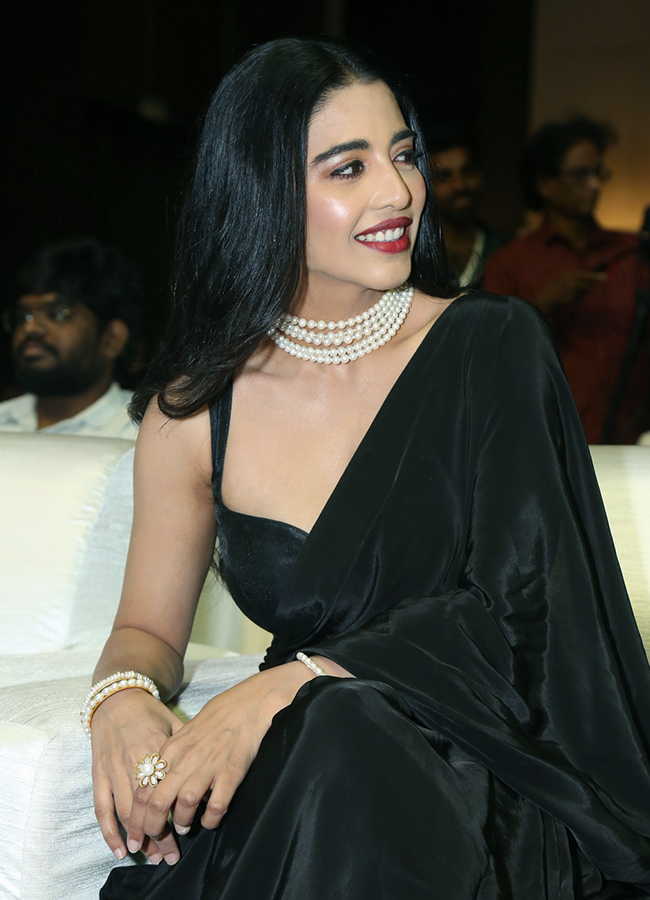 Actress Daksha Nagarkar Hot HD Images7