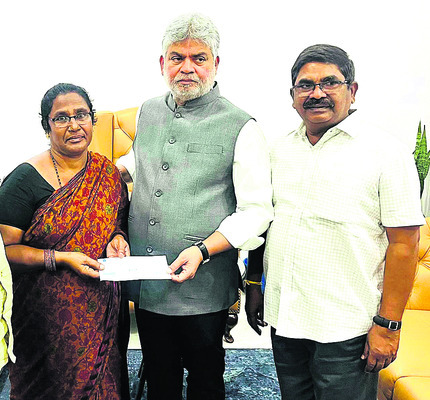 ‘పొన్నం’కు అభినందన
3