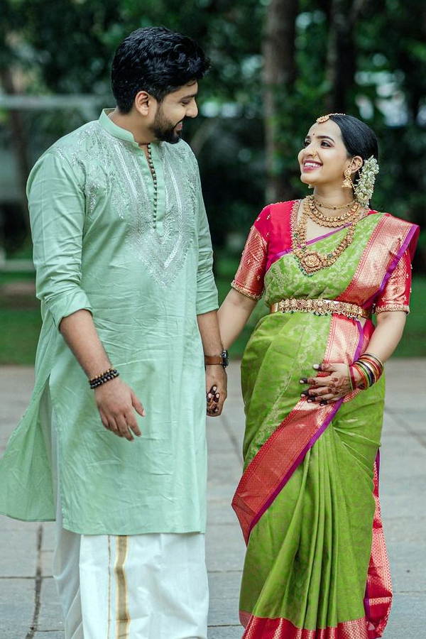 Malavika Krishnadas Maternity Photoshoot6