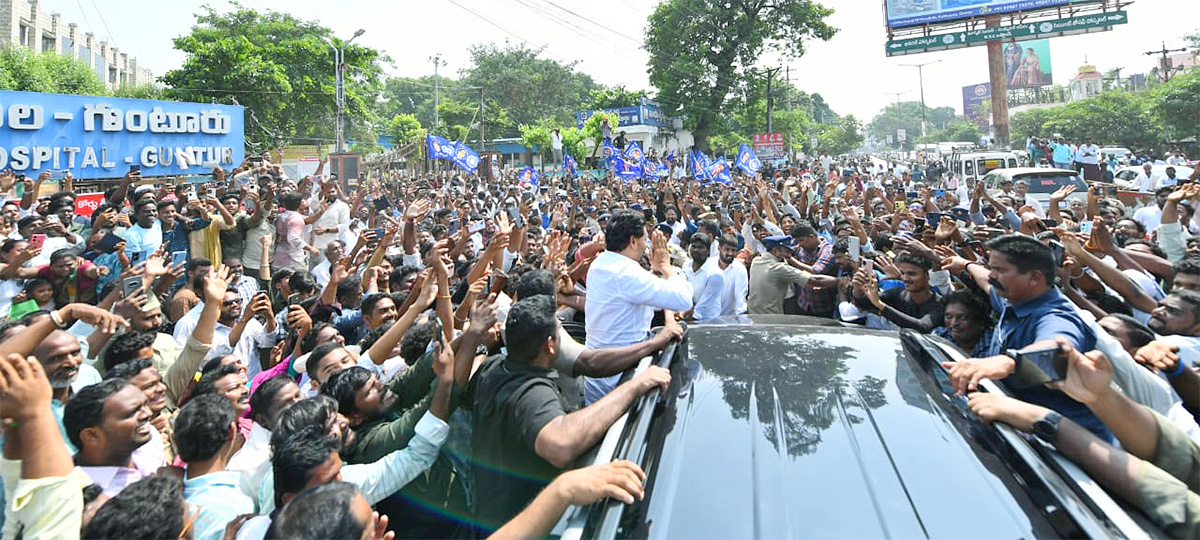 YSRCP Chief YS Jagan Mohan Reddy Consoles Sahana Family In Guntur; See Photos 3