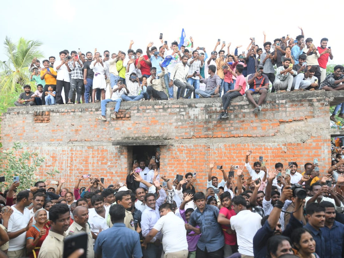 బద్వేల్‌: బాలిక కుటుంబానికి వైఎస్‌ జగన్‌ ఓదార్పు (ఫొటోలు) | YS Jagan ...