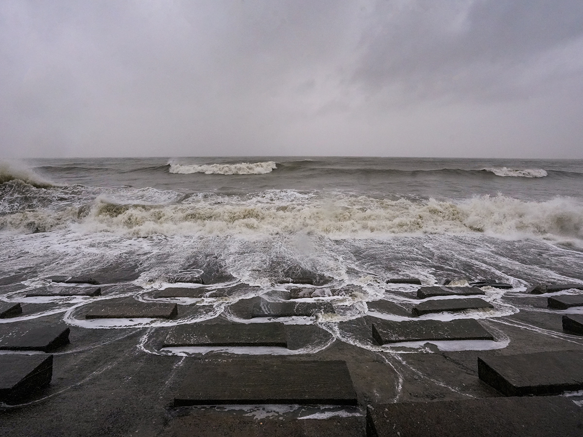 Cyclone Dana landfall Kolkata and Odisha Photos6